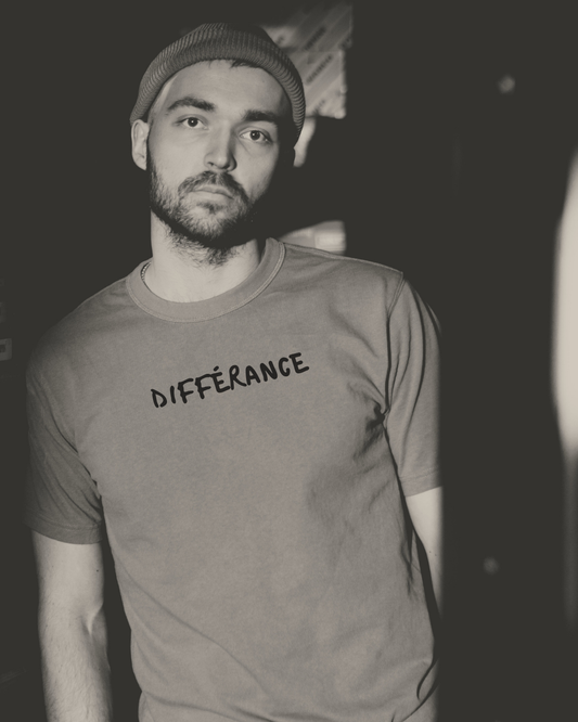 What Does Différance Mean? Derrida, Deconstruction, and Why It Belongs on a T-Shirt